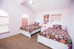 B-bedroom/ložnice